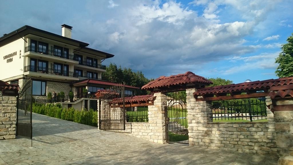 Sinabovite Houses Hotel Badevtsi Eksteriør billede