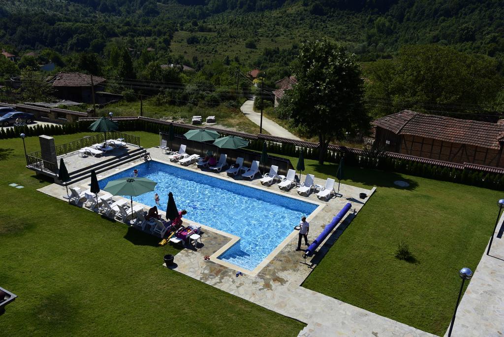 Sinabovite Houses Hotel Badevtsi Eksteriør billede