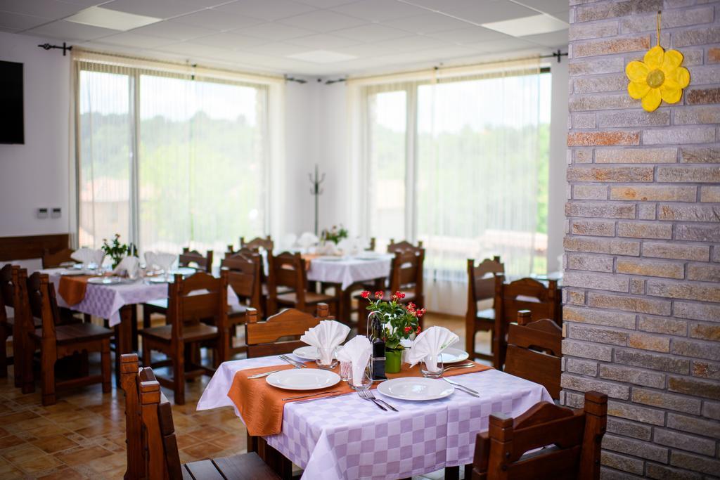 Sinabovite Houses Hotel Badevtsi Eksteriør billede